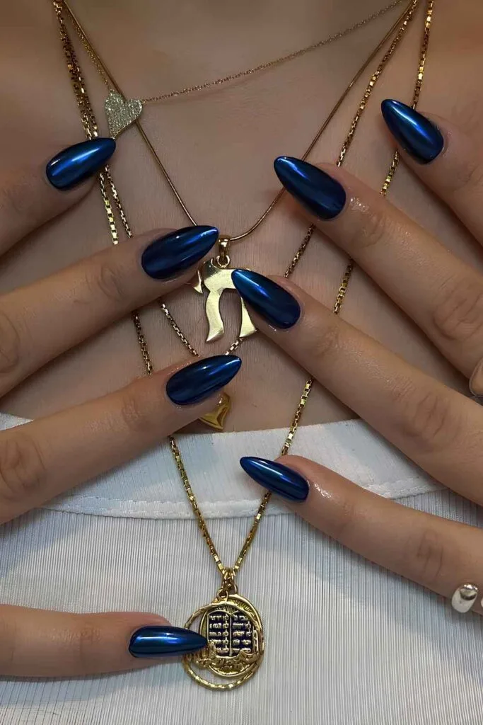 Dark blue mani with chrome finish