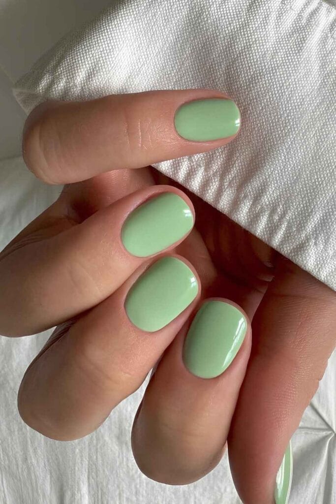 Matcha green short nails