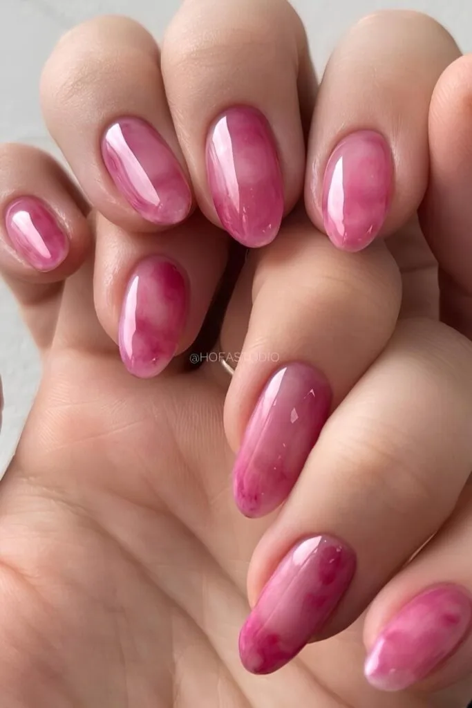 Pink to red marble nails