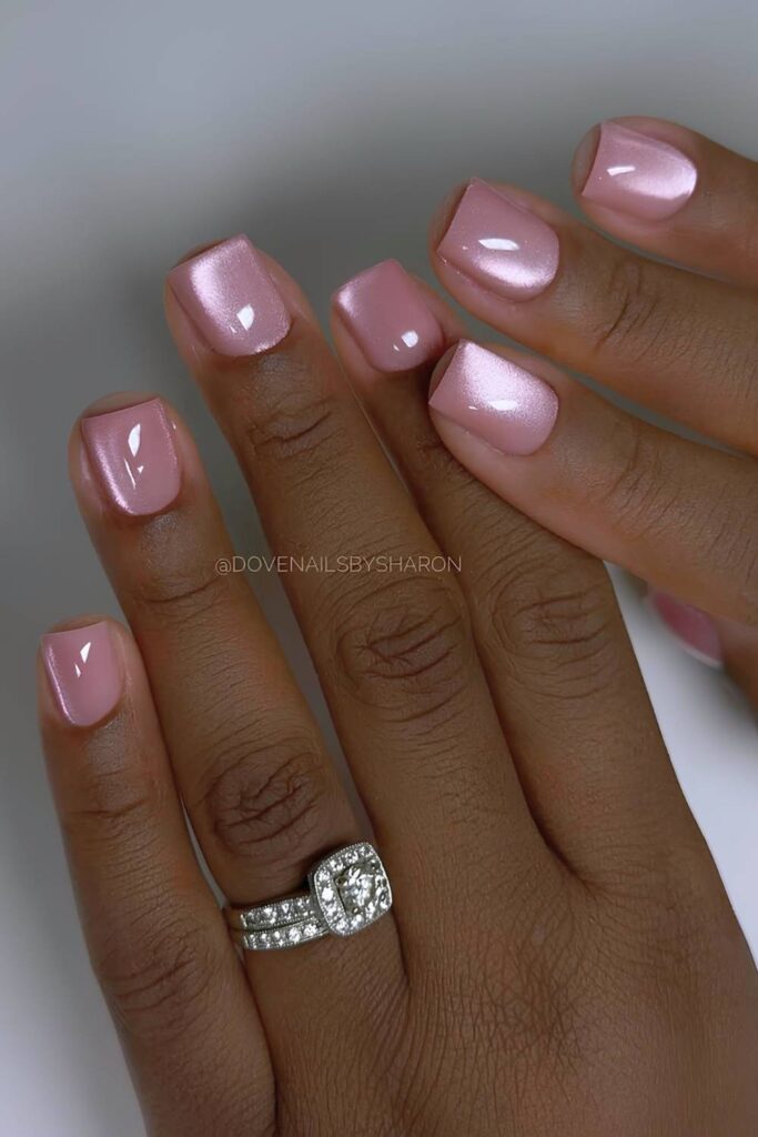 Short pink cat-eye nails