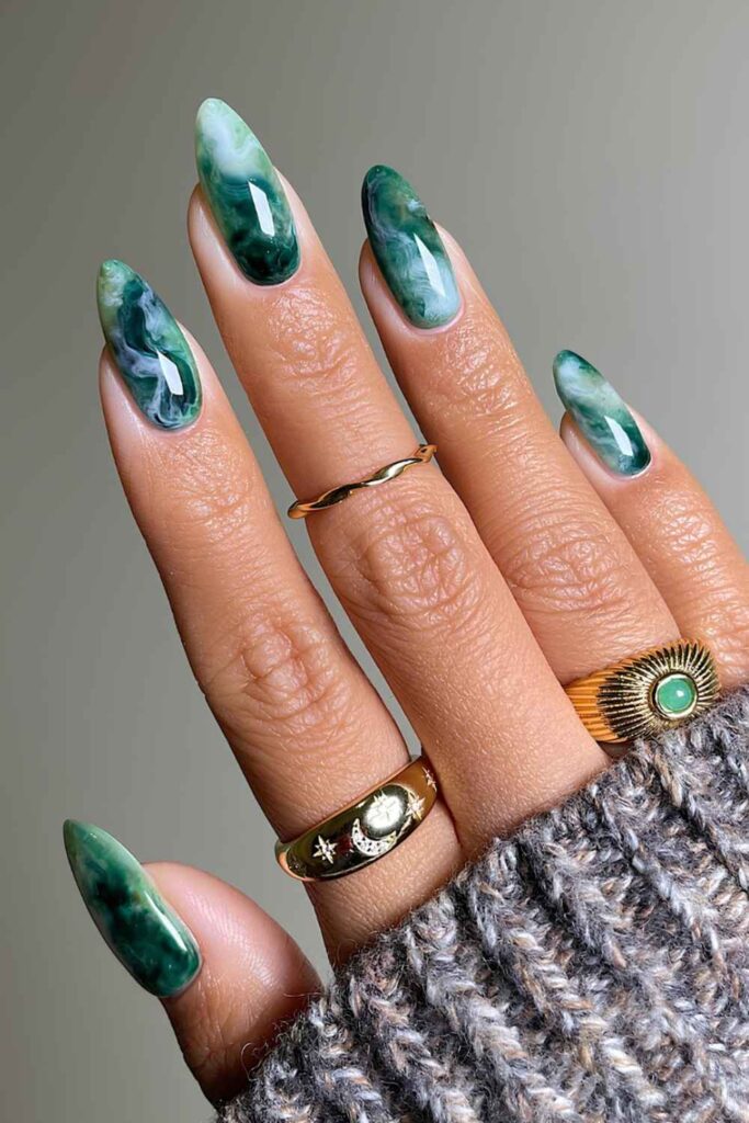 Emerald green nails with marble effect