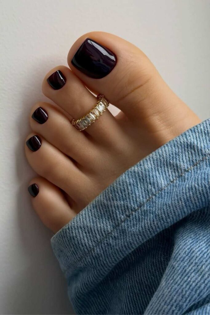 Glossy black pedi