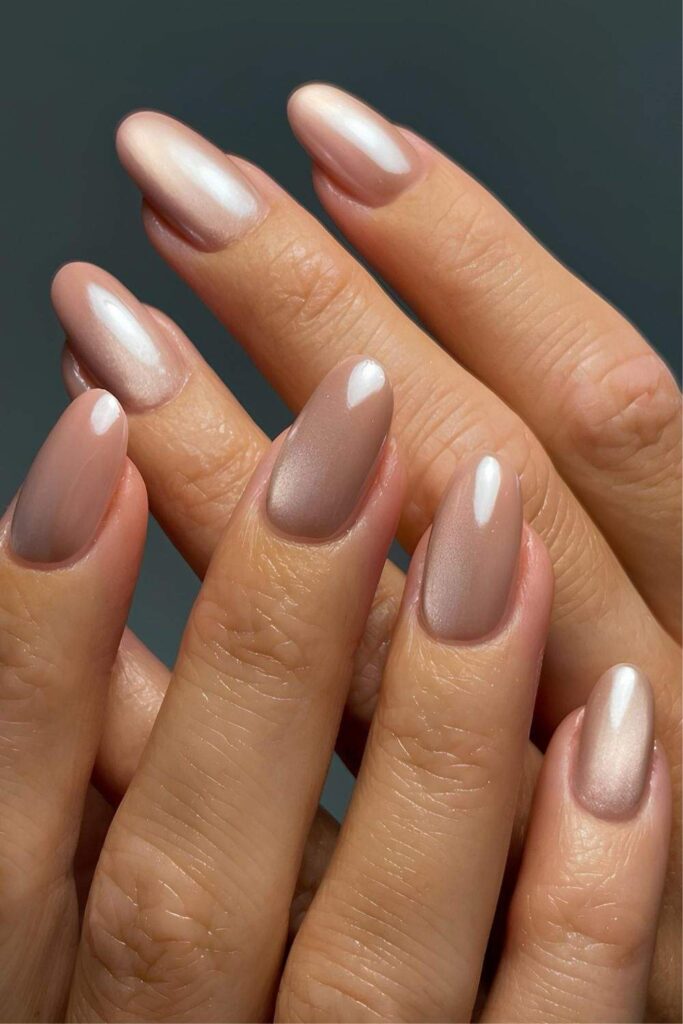 Light brown cat-eye mani with chrome finish