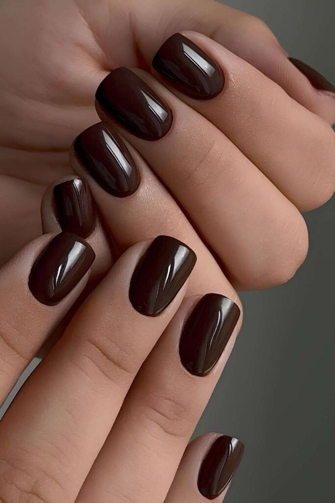 Short chocolate brown mani