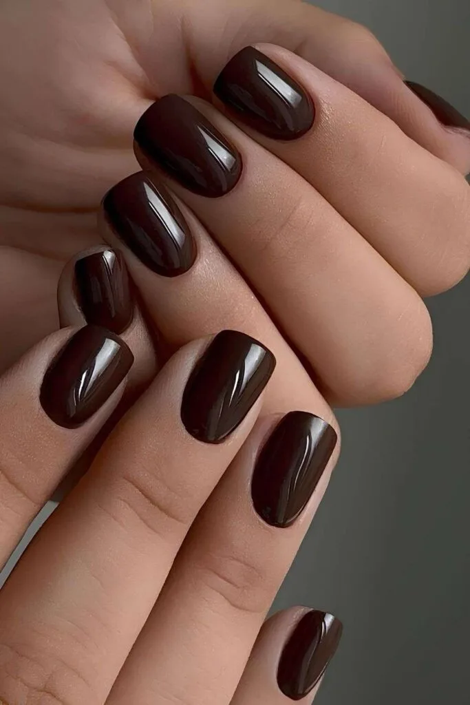 Short chocolate brown mani