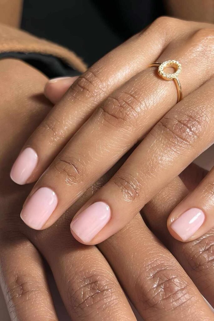 Soft pink short mani