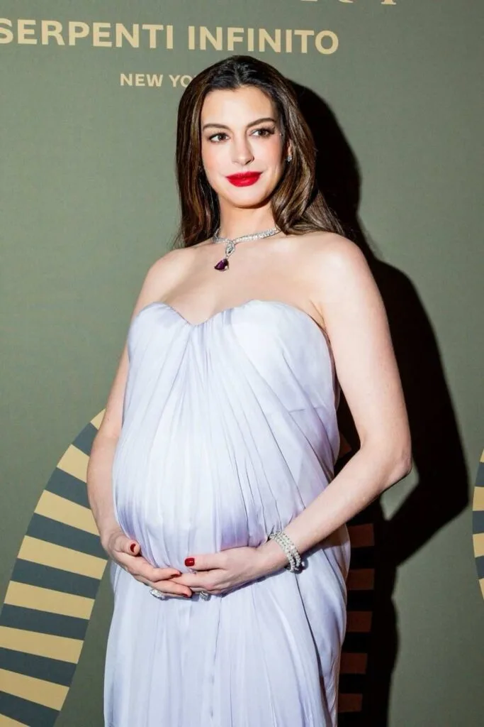 Anne Hathaway with glossy red manicure at Serpenti Infinito event