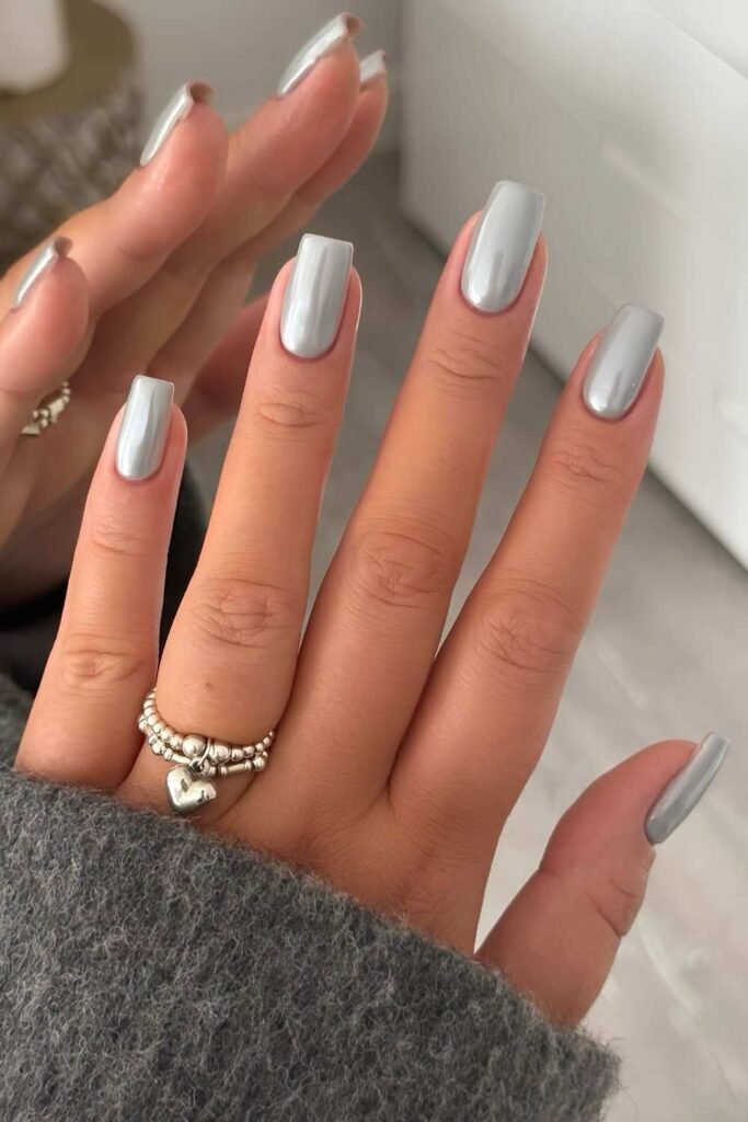 Gray chrome mani