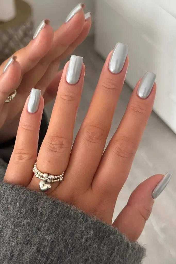 Gray chrome mani