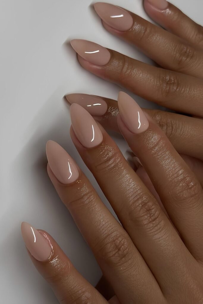 Beige almond mani