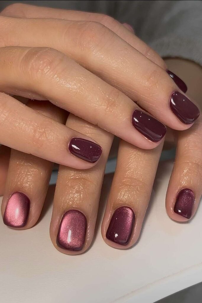 Short burgundy mani with cat-eye effect