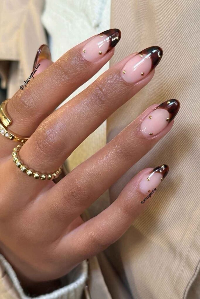 Tortoiseshell French nails with gold dots