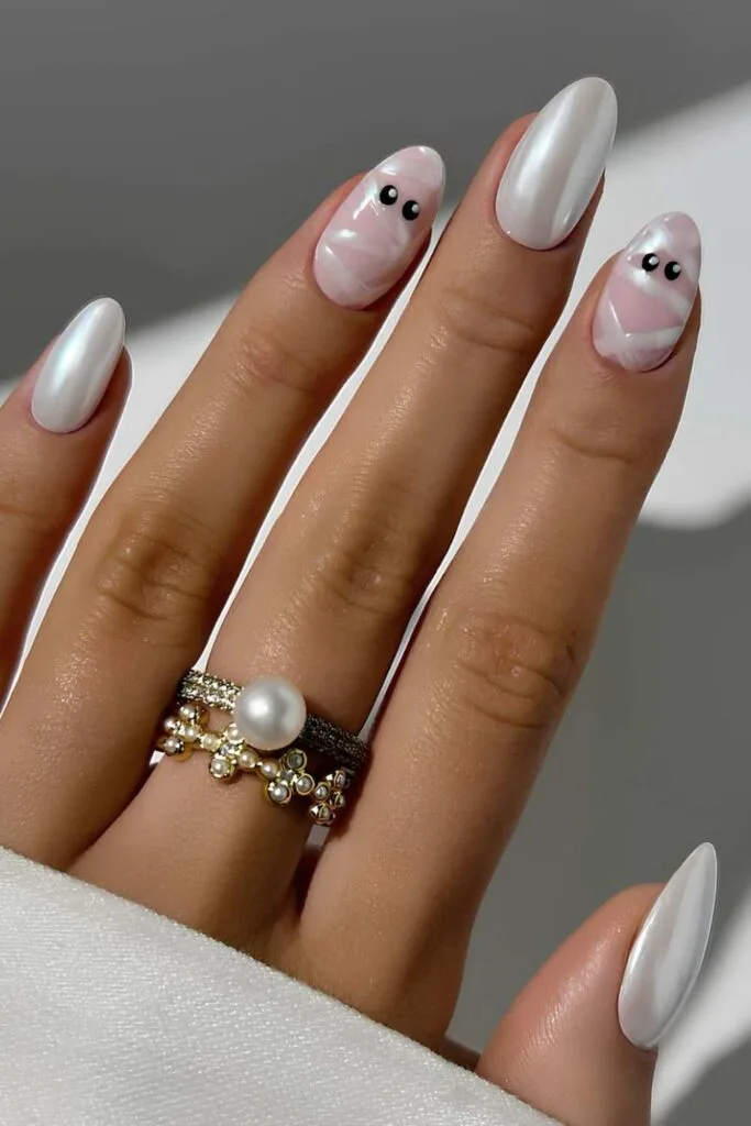 White chrome mummy nails